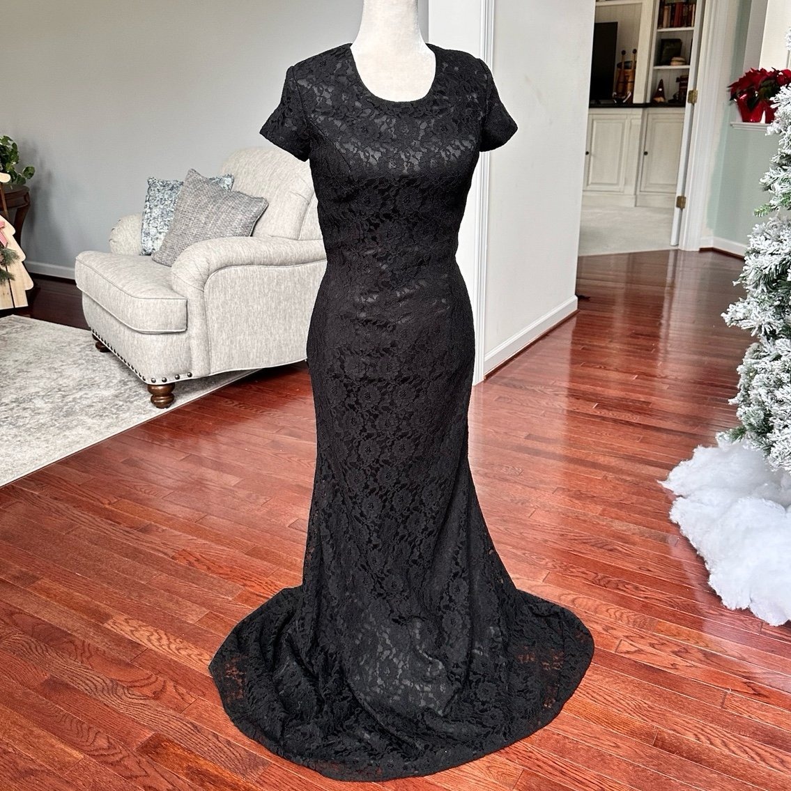 Luxury Handmade Black Embossed Lace Short Sleeve Open Sexy Back Gown Dress